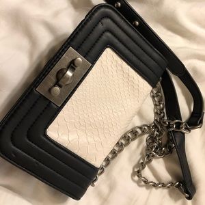 Steve Madden crossbody black and white snake
